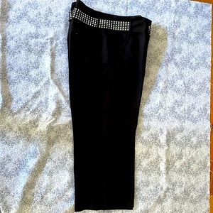 Larry Levine Women’s Capri Pants w/studded belt